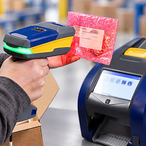 Brady V2200 Barcode-Scanner in der Fertigung