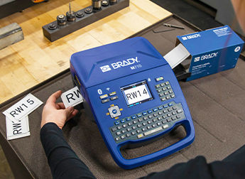 Brady M710 mit Großpackung Etiketten