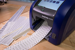 BradyPrinter i5300 Etikettendrucker im Druck