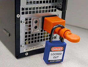 IEC Kaltger&auml;testecker-Verriegelung