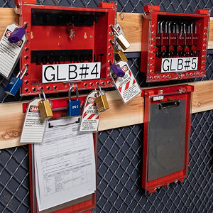 Berechtigungskontrollstation mit 26er Gruppenverschlusskasten